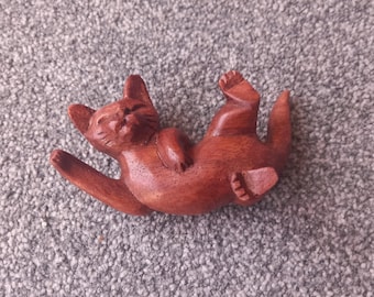 Cute handcarved wooden cat polished and stained to a high quality finish (8cm)