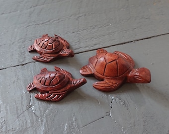 Family of 3 small Wooden Sea Turtles,Handcarved with lots of detail and finished with Beeswax.