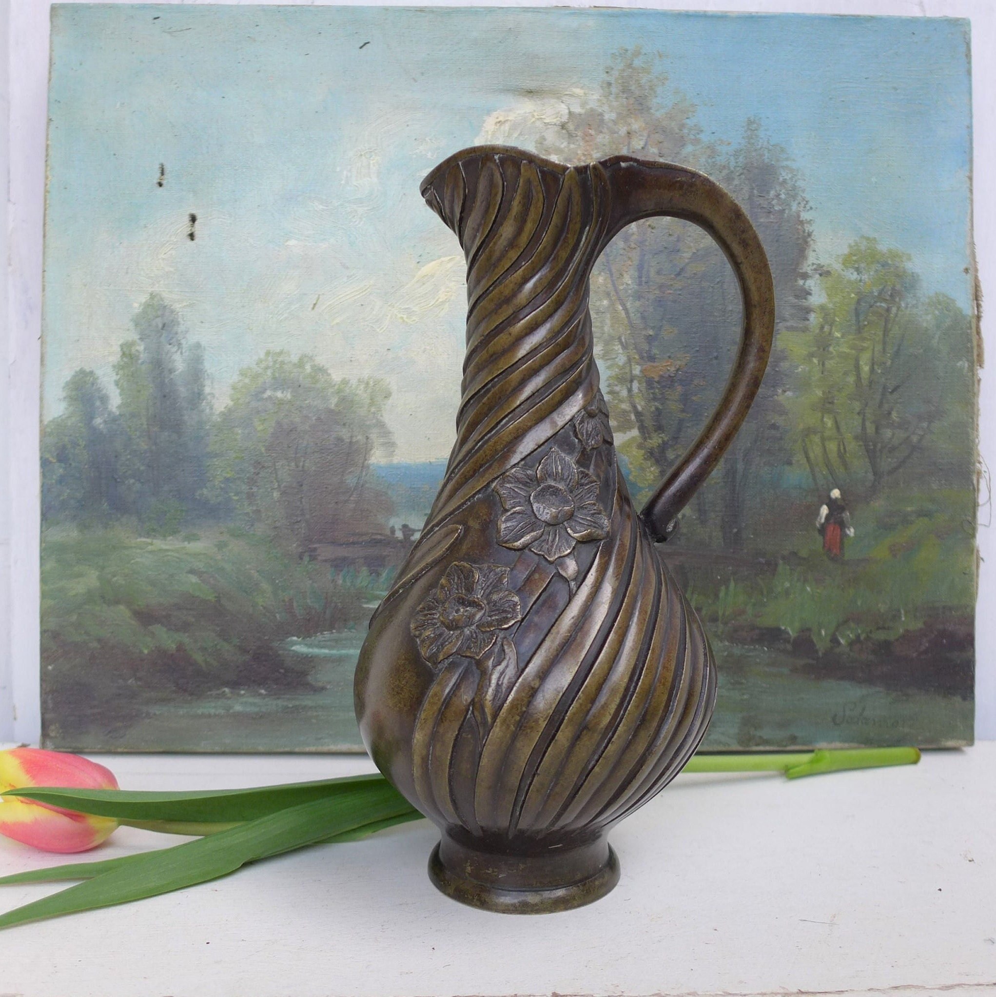 Beau Vase en Bronze Art Nouveau avec Détail Floral Surélevé