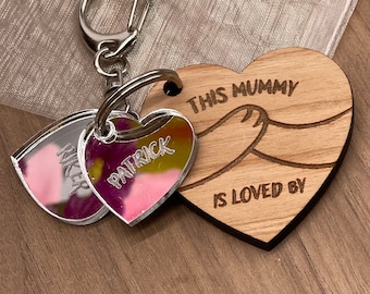 Mothers Day Keyring Gift, Wooden Engraved Heart Token with Names Charms and Organza Gift Bag, Pocket Hug For Mum, Gran, Nanny, Mama Bear