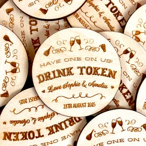 Fichas de bebida personalizadas para boda, entradas para bebidas de barra de madera cortadas con láser, recuerdo de mesa de boda moderno, recuerdo grabado para invitados