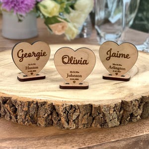 Cartões de nome de lugar de casamento de coração de madeira, lembranças personalizadas, carvalho, nogueira, cereja, decoração de mesa ao ar livre, assentos para festa, desconto em atacado