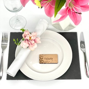 Cartões de nome de mesa para recepção de casamento, cartões de nome personalizados de madeira gravados para jantar, assentos para eventos, corações para convidados, lembrancinhas