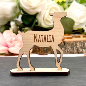 Nomes de lugares de mesa para recepção de casamento Cartões de nome personalizados para assentos de jantar Nomes de veado gravados em madeira independentes