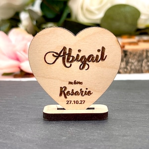 Nomes de lugares de casamento com coração de madeira, lembranças personalizadas cortadas a laser, linda decoração de mesa rústica de carvalho ou nogueira, plano de assentos para festas