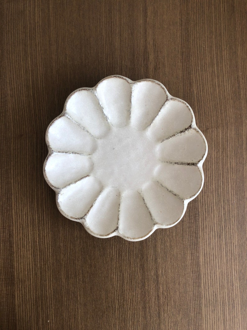 Exclusive Hand-Made Ceramic Rinka Flower Plate Kaneko Kohyo Porcelain Collection Made in Japan White/Ivory image 2