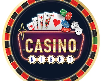 Può includere: Un piatto da festa a tema notte di casinò con un design di roulette rosso, nero e oro. Il centro del piatto presenta un cartello al neon che dice "CASINO NIGHT" con lampadine luminose. Ci sono carte da gioco, dadi e fiches da poker sul piatto.