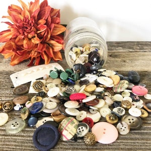 Assorted Vintage Buttons Bakelite Metal Plastic Large Small Used ; Mason Jar Full of Antique Buttons