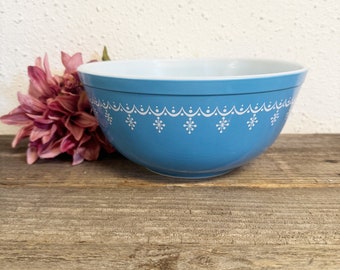 Pyrex 403 Snowflake Blue Garland Mixing Bowl, Blue With White Snowflake Garland, Vintage 1972-1975 Snowflake Garland