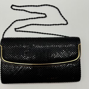 Cartera/cartera de malla metálica negra con correa de cadena fina