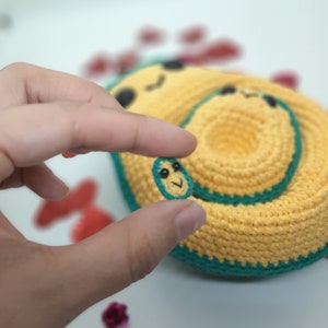 Stapel Avocado Amigurumi Patroon – Schattig Nestelend Speelgoed Haak PDF – Beginnersvriendelijke Kawaii Voedsel Pluche – Patroon in het Spaans en Engels