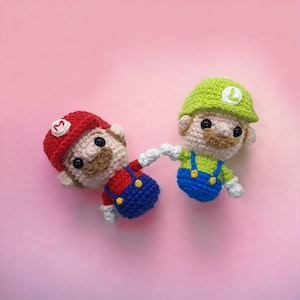 AMIGURUMI-MUSTER - Luigi und Mario Bros. - Muster in Schlüsselanhängergröße - Amigurumi-Muster - Mario und Mario Bros. - Schlüsselanhängergröße