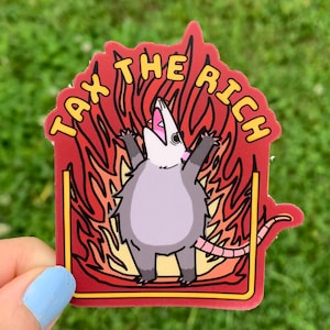 Sticker Tax the rich / Sticker Possum enflammé enragé / Sticker communisme drôle pour communiste / Sticker socialisme pour socialiste / Opossum