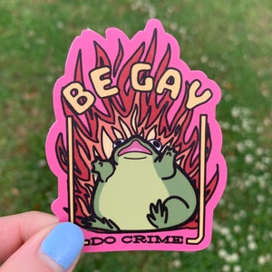 Adesivo "Be Gay Do Crime" / Adesivi "Queer Burning Frog" / Regalo per il mese dell'orgoglio / Adesivo "Caotic Good" casuale / Divertente regalo di supporto per la convalida LGBT