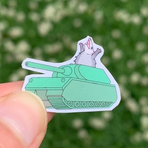 10er-Pack Opossum in einem Panzer Mini-Aufkleberflocken / niedliche kleine winzige Possum-Abziehbilder für Geburtstagsfeiergeschenk für Armee-Themen zum Füllen von Pinata-Laptop