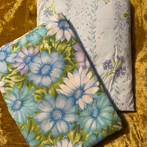 Vintage flower sheets. Twin size. Two designs to choose from.