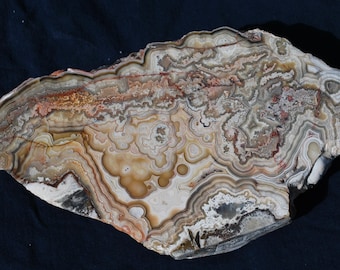 Ejemplar de exhibición de ágata Laguna Lace pulida a doble cara. 23 cm x 13 cm x 35 mm.