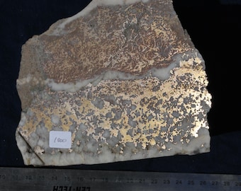 Gran trozo de mineral de plata. 15 cm x 13 cm x 2 a 8 cm.