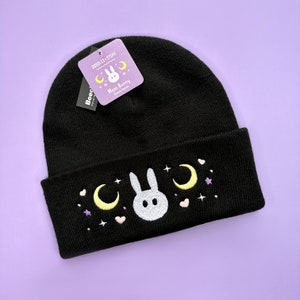 Mond Hase Kawaii Schwarze Beanie // magisches Mädchen, Mode Accessoire, doppellagige Strickmütze, Winter, gerippt
