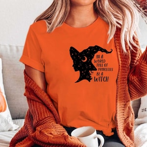 I en värld full av prinsessor, var en häxa, Halloween-t-shirt för kvinnor, estetisk stjärnklar grundläggande häxa, grafisk t-shirt, toppar, Halloween-tröja
