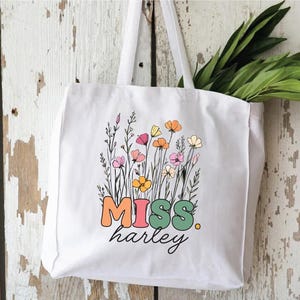 Borsa per insegnanti personalizzata, borsa tote personalizzata per insegnanti, qualsiasi nome, borsa tote arcobaleno, regalo per insegnanti, regalo per la fine della scuola, nome insegnante personalizzato 1