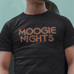 Moog T-Shirt | Synthesizer Tshirt | Synth Shirt | Moogie Nights | Boogie Nights Tshirt Parodie | Parody Tshirt | Lustiges Tshirt | Musikalische Geschenke