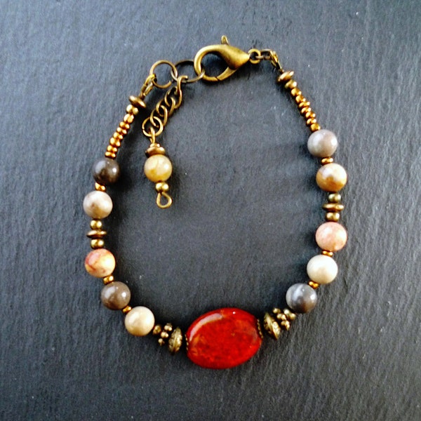 Bracelet boho jaspe rouge, corail fossile, bronze, or antique, bijou artisanal, style gipsy, style bohème, cadeau pour elle