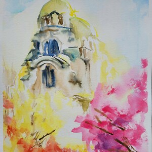 Peut inclure: Peinture à l'aquarelle d'un bâtiment blanc avec un dôme doré, entouré de fleurs roses, jaunes et rouges. Le bâtiment a une fenêtre bleue et une signature dans le coin inférieur droit.