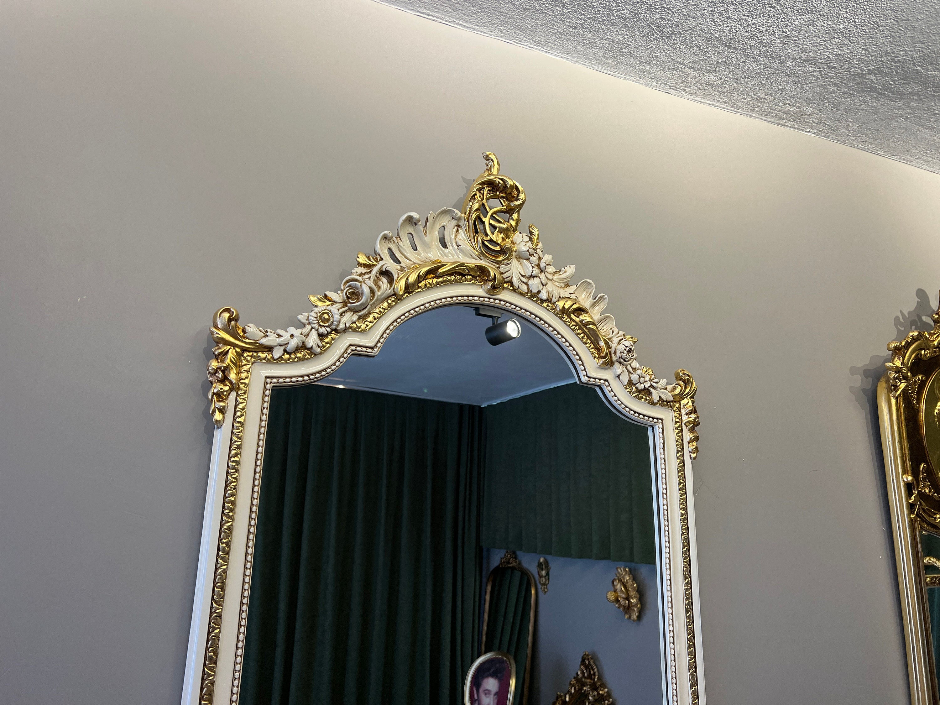 Antiguo espejo dorado francés estilo barroco · Antique French mirror (105  cm) - Vintage & Chic