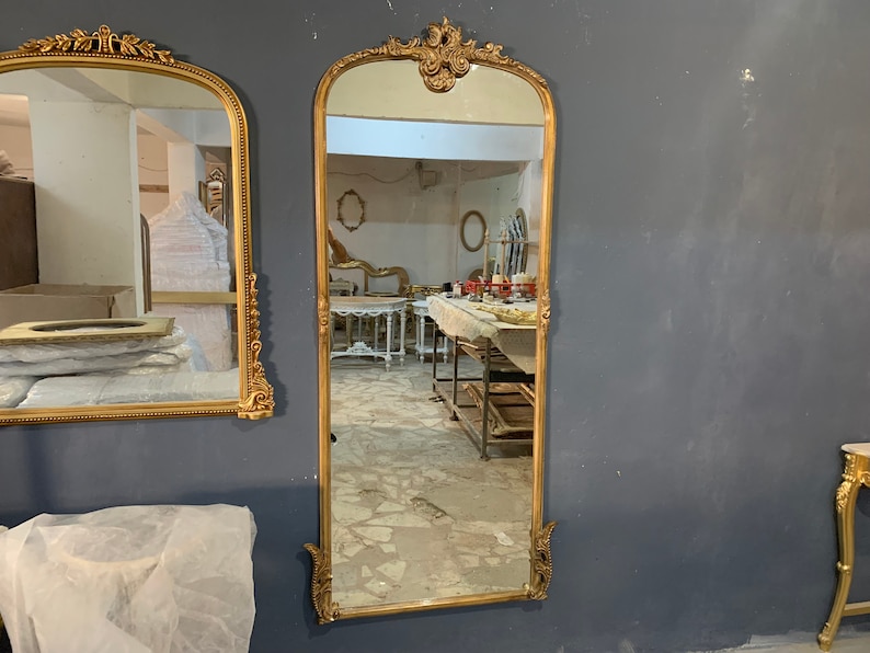 A wooden plate mounted as a mold on the back of the mirror to strengthen the mirror. This does not affect the weight of the mirror much, the gilded French style mirror is light enough to be carried easily, HANGING BRACKETS ATTACHED on the back.