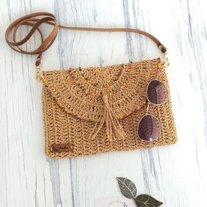 Bolso de correa de hombro de cuero de cuerda de rafia color mostaza, bolso de paja forrado de ganchillo con cuentas de madera de color, bolso de mujer veraniego, bolso de playa cruzado