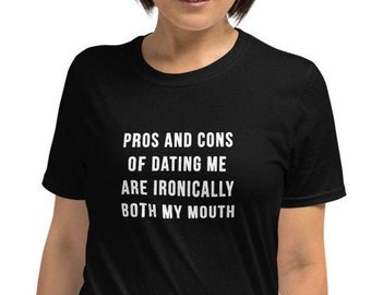Pros and cons of dating me are ironically both my mouth - Funny Shirt, Funny Saying Shirt, Sarcastic Shirt, Short-Sleeve Unisex T-Shirt