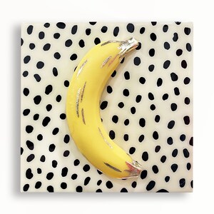 PLÁTANO DORADO - Arte pop de resina - 20 x 20 cm