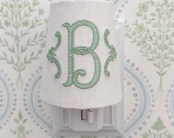 Lámpara de noche con monograma inicial bordado personalizado: decoración personalizada para la habitación del bebé, la cocina y el baño.