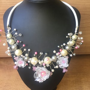 Pearl and acrylic beads necklace