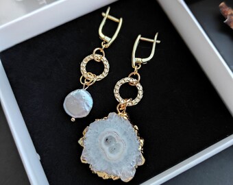 Genuine White Pearl /& Black Agate 14K Gold Filled Lever Back Earrings