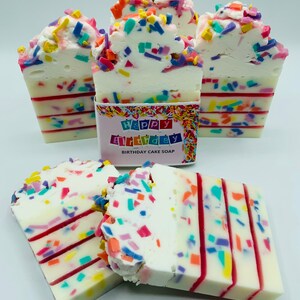 Cadeau savon gâteau d'anniversaire, cadeau d'anniversaire pour elle, joyeux anniversaire, savon fait main, cadeaux pour adolescents, gâteau d'anniversaire, gâteau végétalien, savon végétalien, cadeau,