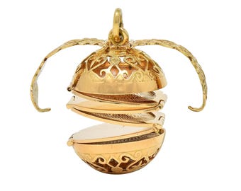 Mid-Century Victorian Revival 14 Karat Yellow Gold Vintage Accordion Locket Sphere Pendant