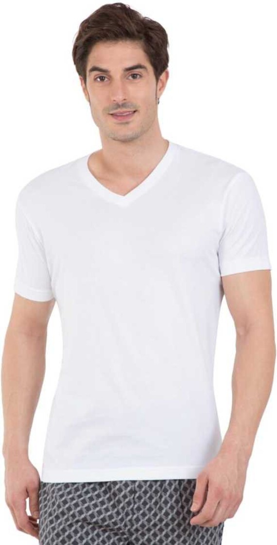 Fruit of the Loom Men's Eversoft Cotton Stay Tucked V-Neck T-Shirt