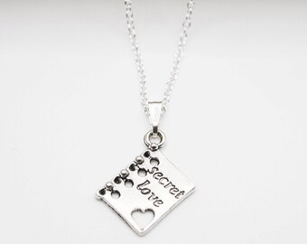 Collar de libro de amor secreto: joyería de plata esterlina con temática de libros