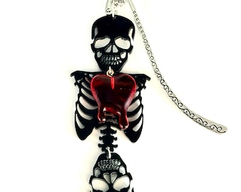 Zakładka do książki Skeleton Hook: Metalowa zakładka do książki z horrorem