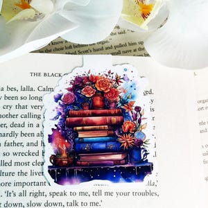 Floral Bookstack Magnetic Bookmark: Book Lover Gift