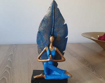 Handgemaakt standbeeld yogahouding, polyester en acryl, woondecoratie