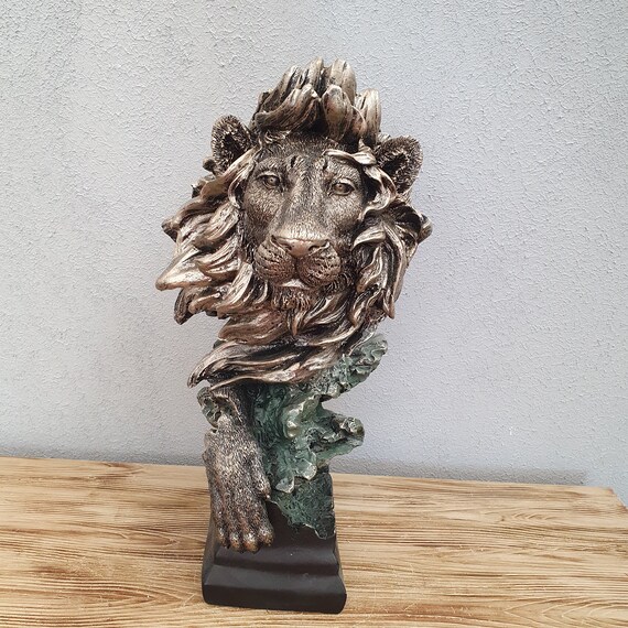 Statua Leone In Resina Bianca, Decorazione Moderna Per Casa E Studio - 13x19x36 Cm