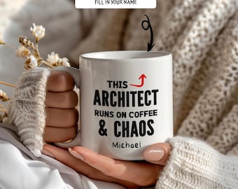 Taza personalizada para arquitectos con diseño sarcástico y nombre personalizado. Taza de café con diseño divertido y original. Regalo ideal para arquitectos y diseñadores. Idea original para él o para ella.