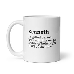 Peut inclure: Mug en céramique blanche avec le nom "Kenneth" imprimé en noir. La tasse comprend une définition : "Une personne douée née avec la capacité unique d'avoir raison à 100% du temps."