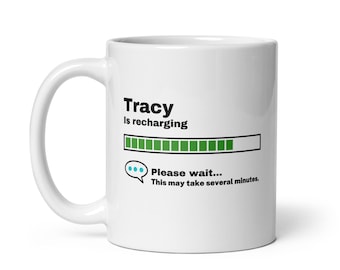 Taza de Tracy, regalo de Tracy, regalo divertido de Tracy, Tracy se está recargando, taza de broma de Tracy, por menos de 10 dólares, regalo sarcástico de Tracy, 11 oz