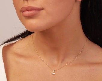 Cubic Zirconia Necklace / 18K Gold-Plated 3 Stone Diamond Cluster Necklace with Thin Gold Chain / Dainty 18K Gold Pendant / Gift