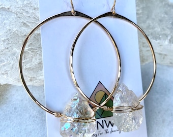 Pendientes de aro con pepitas de cuarzo Aura / Pendientes de aro estilo boho / Pendientes de aro llamativos / Chapados en oro de 14k / Plata de ley