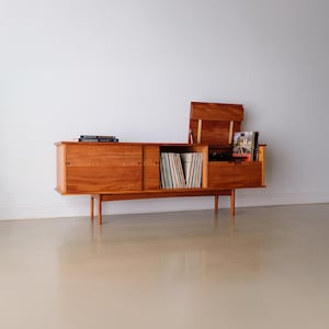 The Crosby | Heirloom Record Player Console | Solid Wood Mid Century Turntable Cabinet
